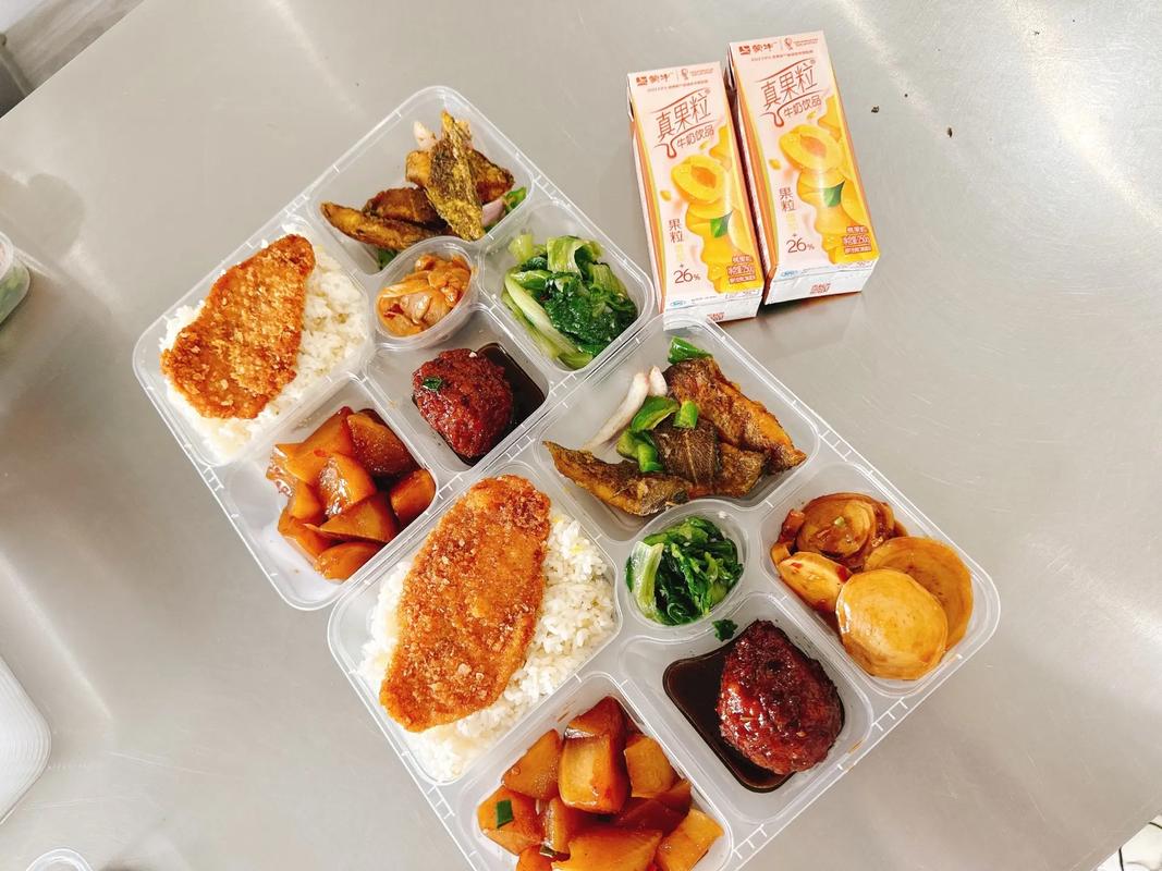 每天不知道吃什么.要不來(lái)吃我家盒飯吧.龍辰盒悅歡迎你.